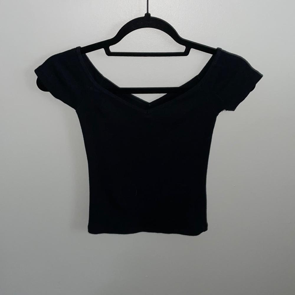 Abocrombie n finch black crop top